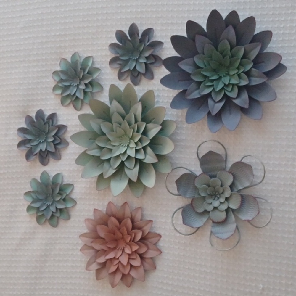 METAL FLOWERS FOR WALL LOT OF 8